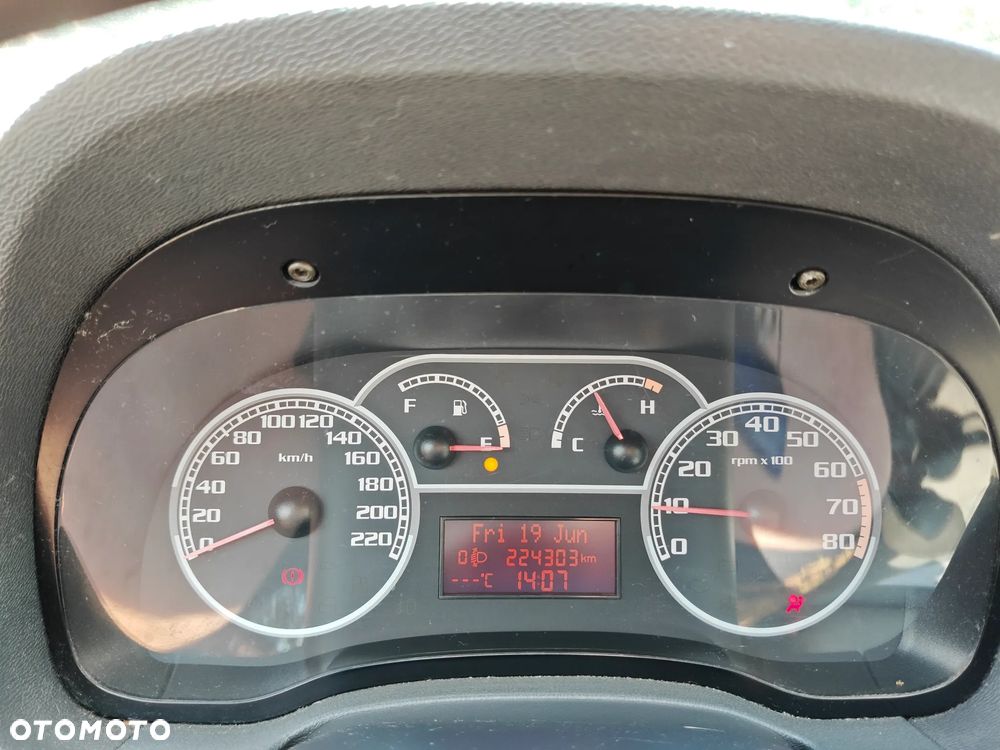 Fiat Albea 1.4 Dynamic - 23