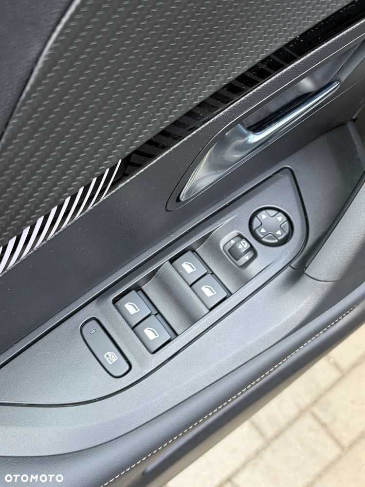 Peugeot 2008 1.2 PureTech Allure S&S EAT8 - 11