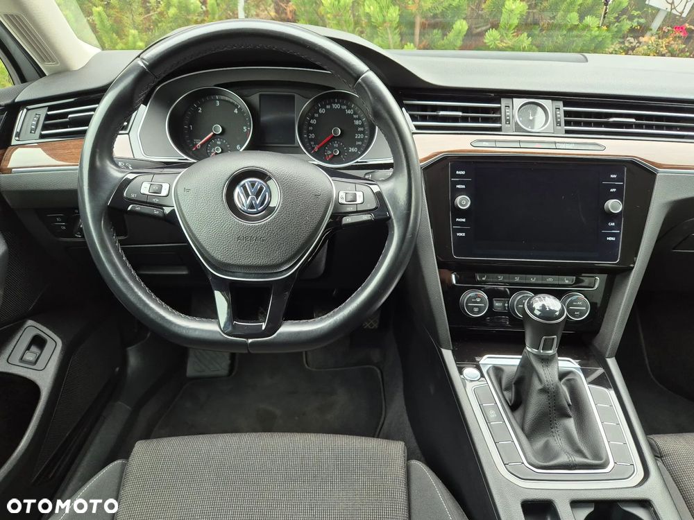 Volkswagen Passat 2.0 TDI BMT Highline - 18