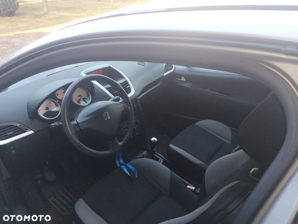 Peugeot 207 1.4 16V Trendy - 5