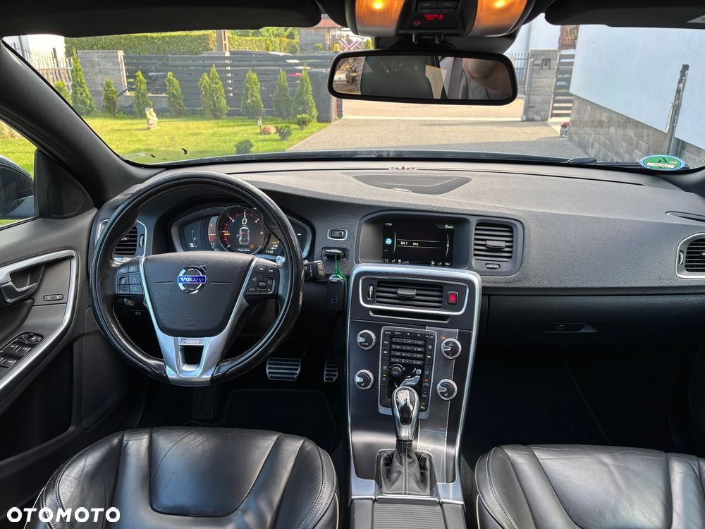 Volvo V60 D5 Geartronic RDesign - 35