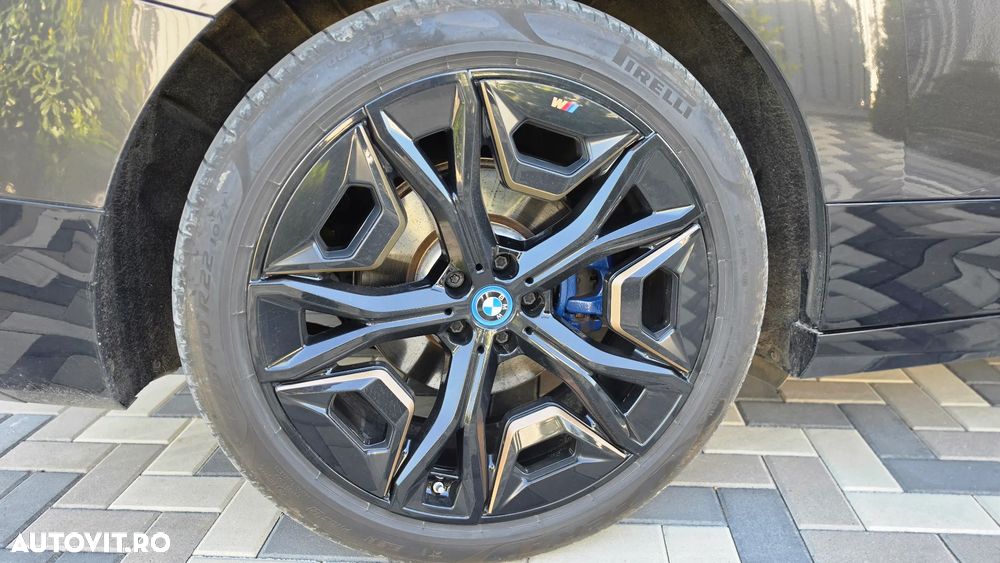 BMW iX - 18