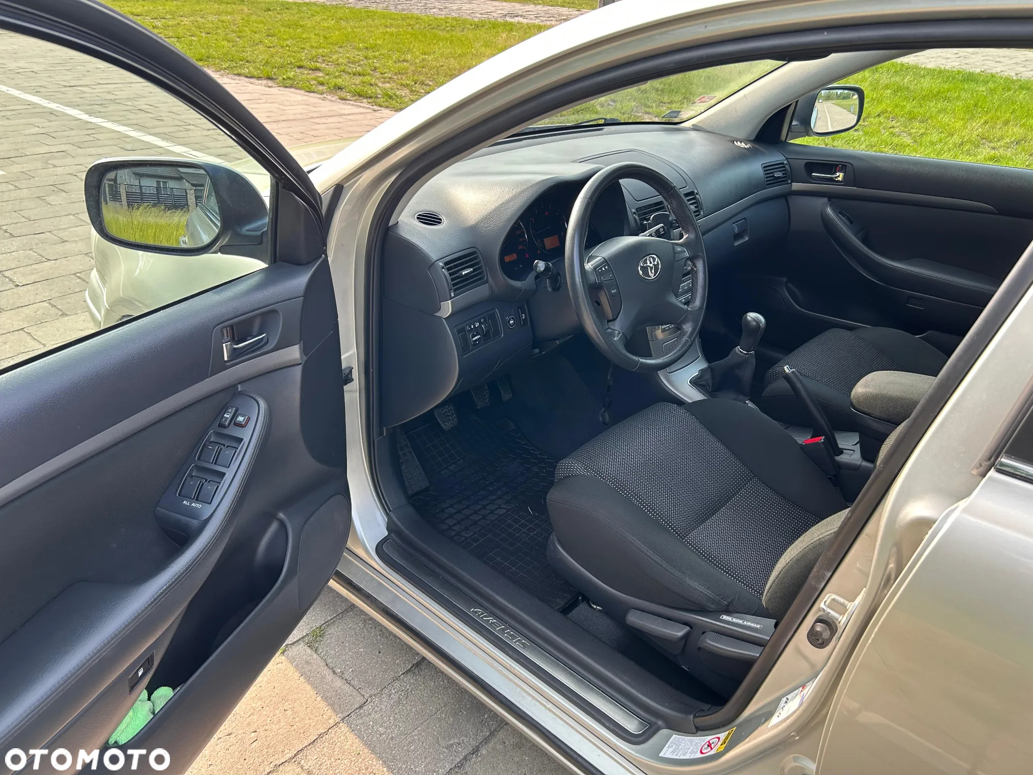 Toyota Avensis 1.8 VVT-i Sol - 10