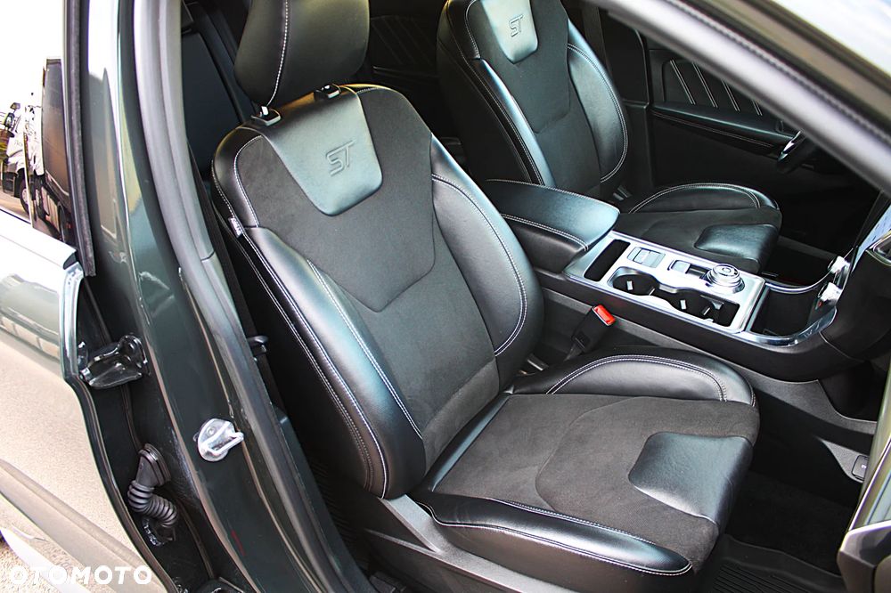 Ford Edge - 16