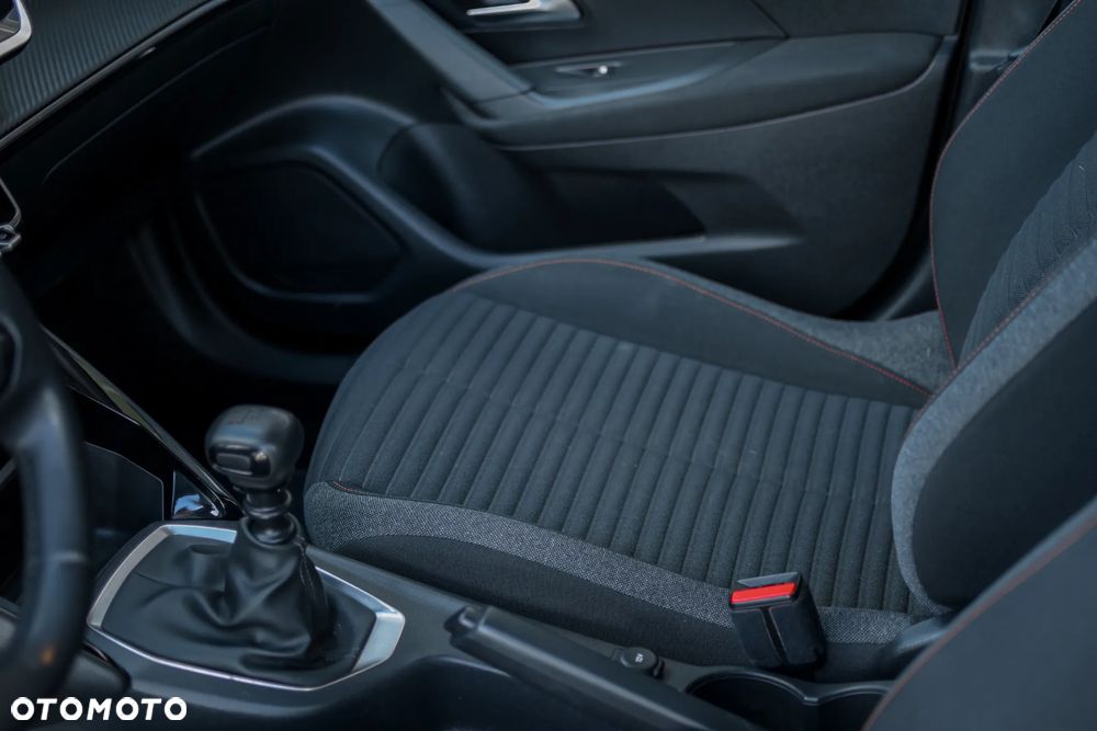 Peugeot 2008 1.2 PureTech GT Pack S&S - 16