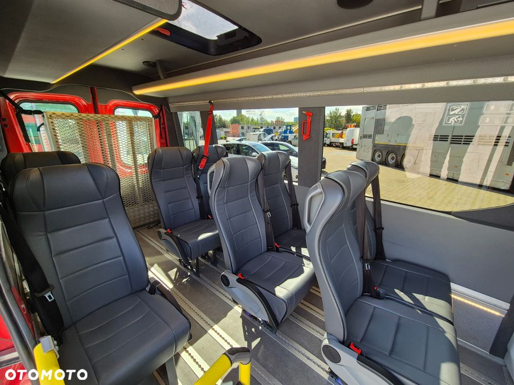 Iveco Daily 40 S 14 Forveda / CNG / BENZYNA / 10 MIEJSC / RAMPA / MIEJSCE DLA INWALIDÓW / KAMERY 360 / MOŻLIWOŚĆ 9 MIEJSC / WEBASTO / BEZWYPADKOWY - 33
