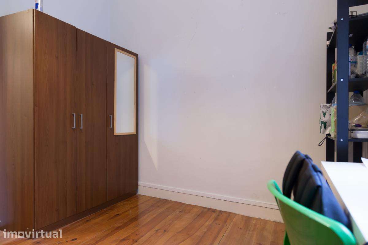 Quarto - localizado em Intendente Lisbon - Grande imagem: 3/19