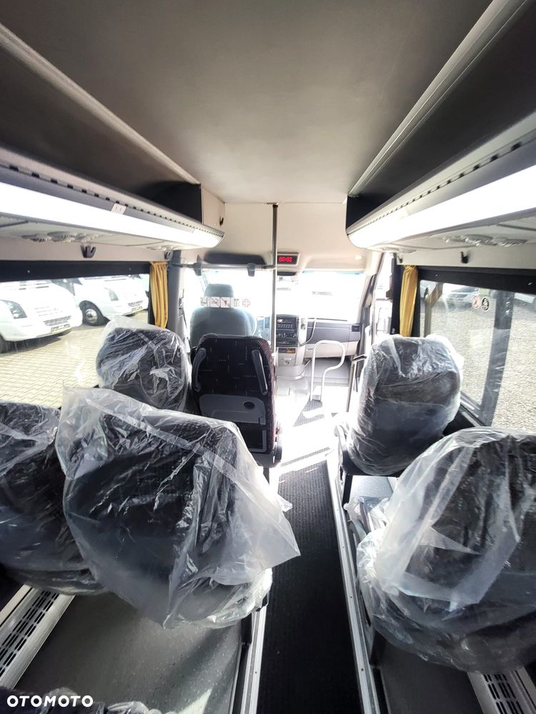 Volkswagen Crafter 24 - miejsca + 3 stojące - 13