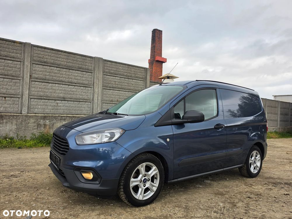 Ford Transit Courier - 32