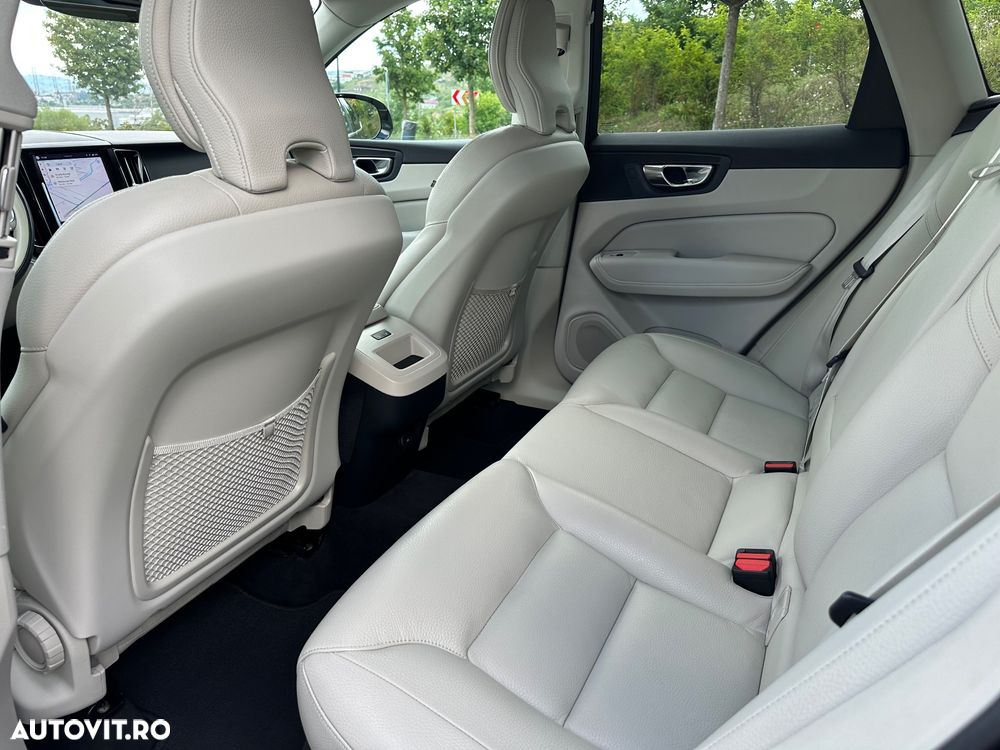 Volvo XC 60 B4 MHEV AT AWD Core - 6