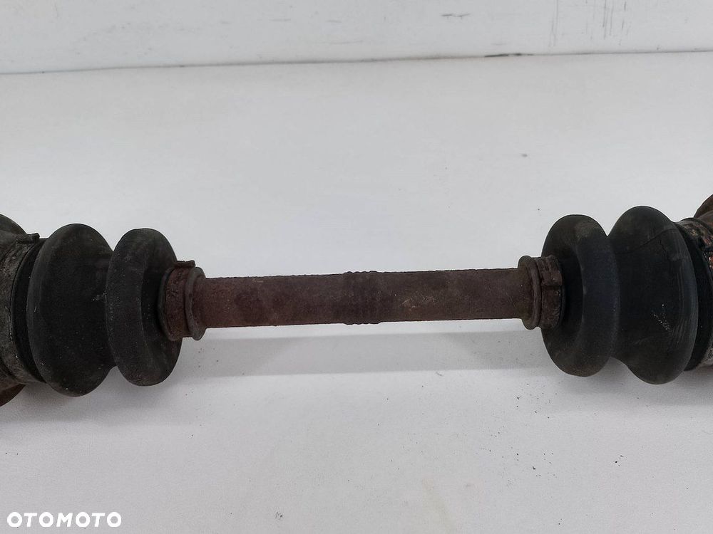 PÓŁOŚ PRAWA TYŁ MERCEDES-BENZ W126 (79-91) 2.8 - 3