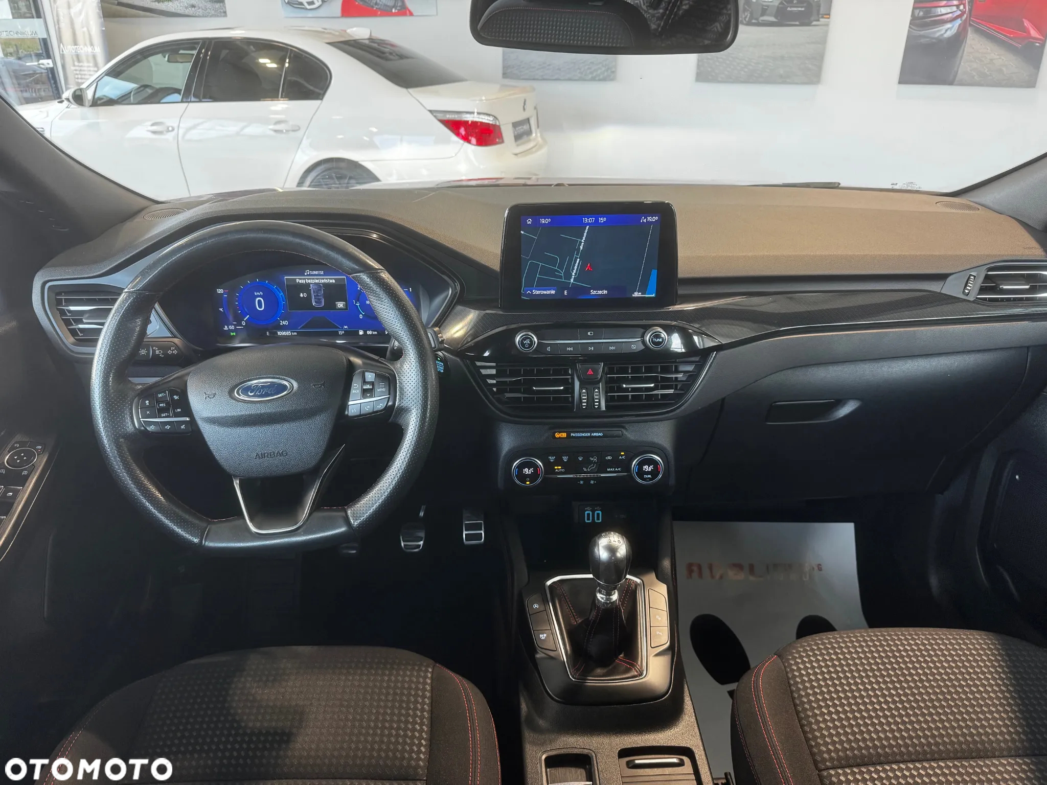 Ford Kuga 2.0 EcoBlue Hybrid ST-LINE - 27