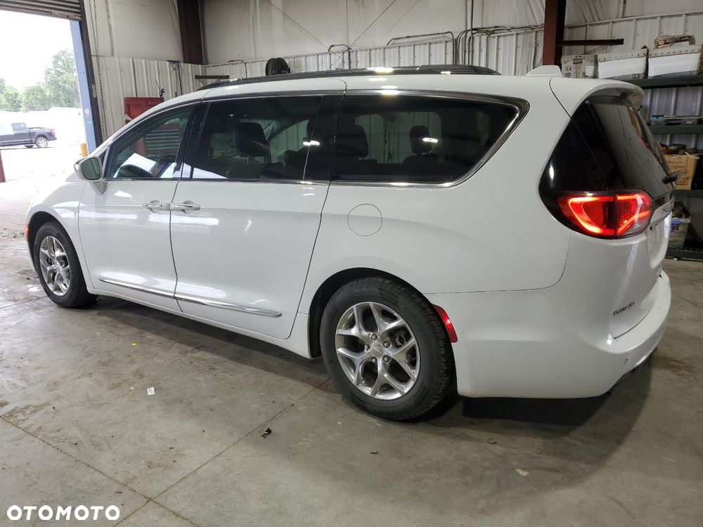 Chrysler Pacifica - 16