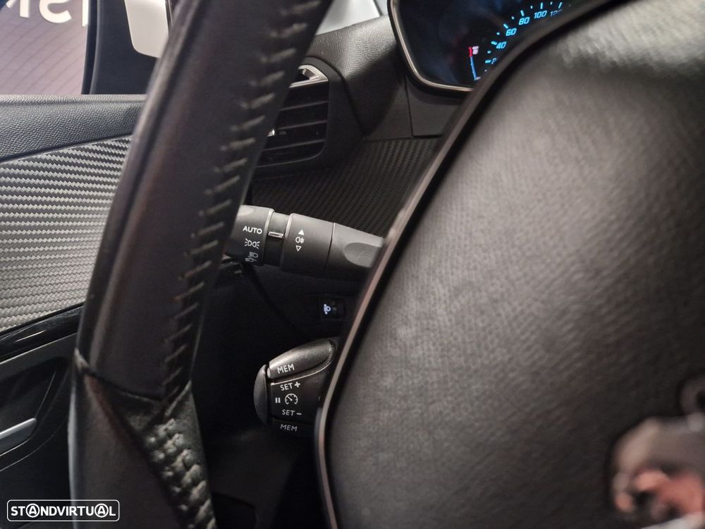 Peugeot e-208 50 kWh Allure - 17