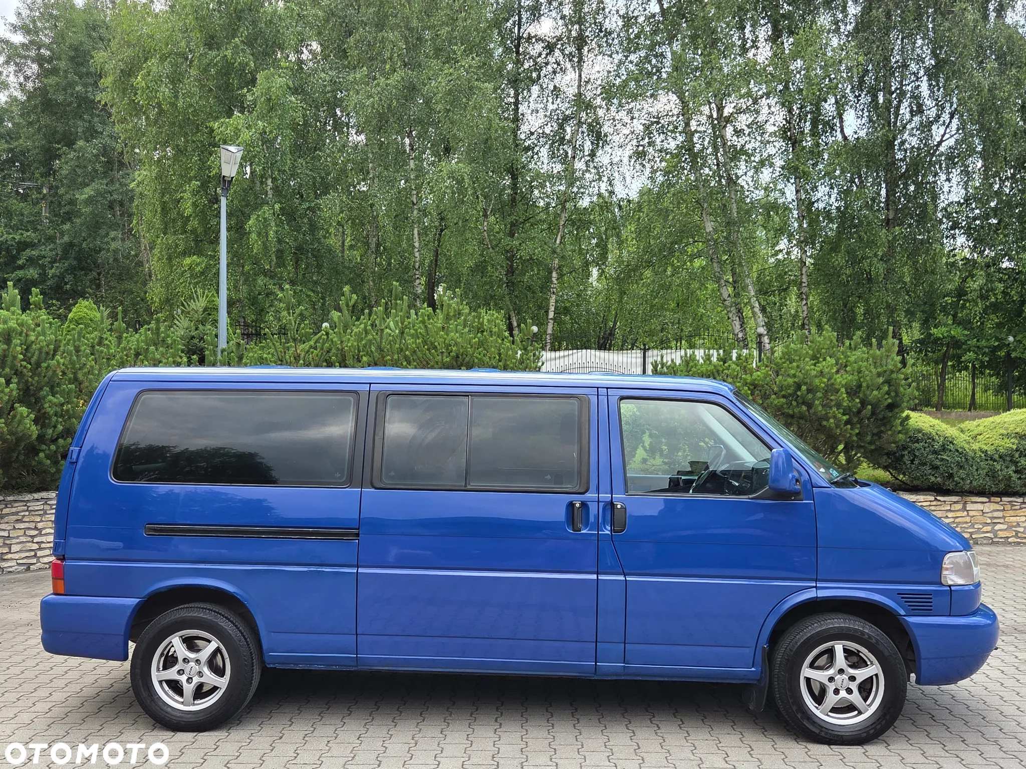 Volkswagen Caravelle - 9