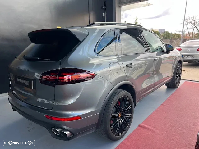 Porsche Cayenne S E-Hybrid - 4