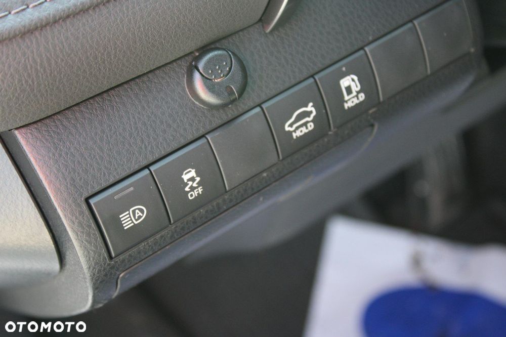 Toyota Camry - 21