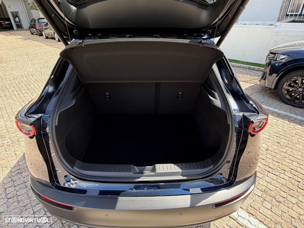 Mazda CX-30 2.0 e-Skyactiv-X Homura AT - 23