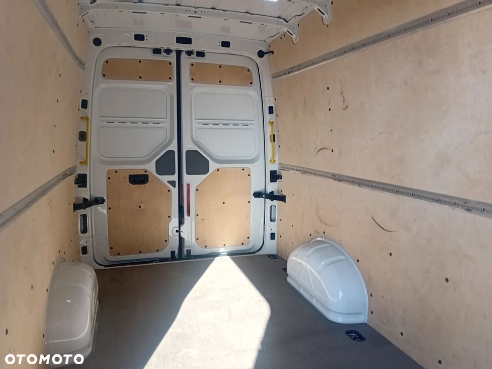 Volkswagen Crafter - 13
