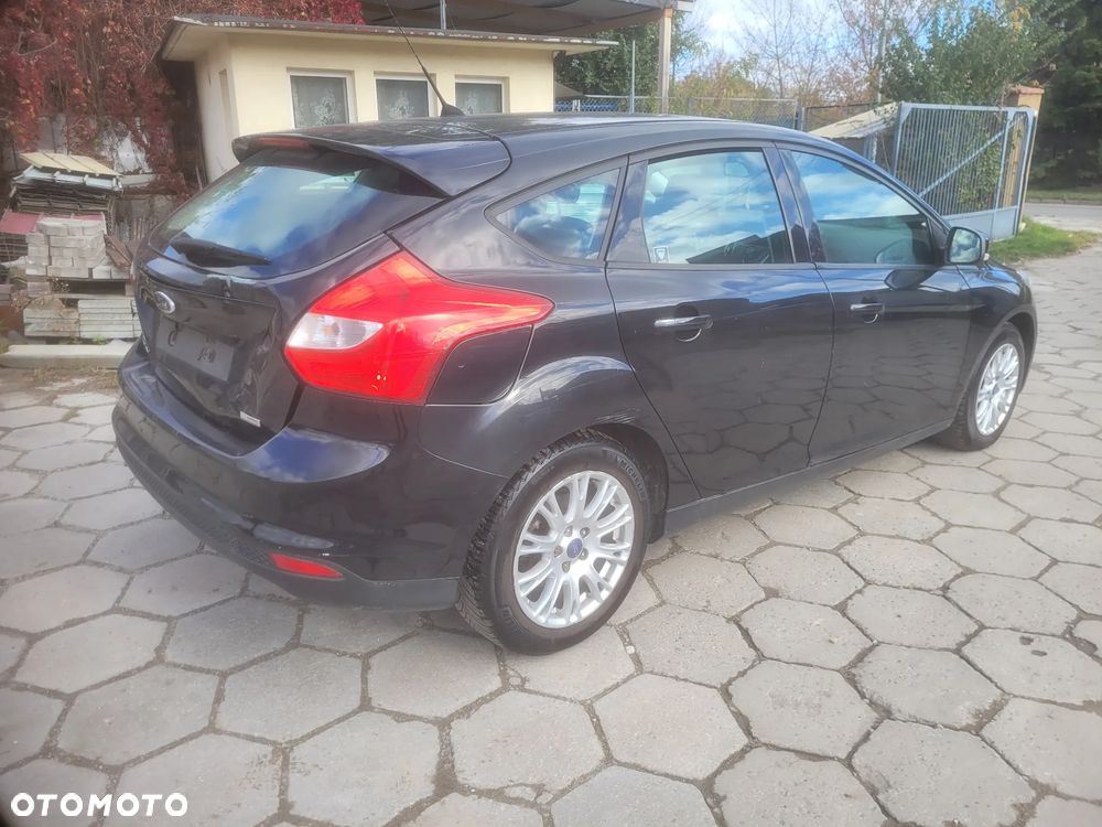 Ford Focus 1.6 TDCi DPF SYNC Edition - 12