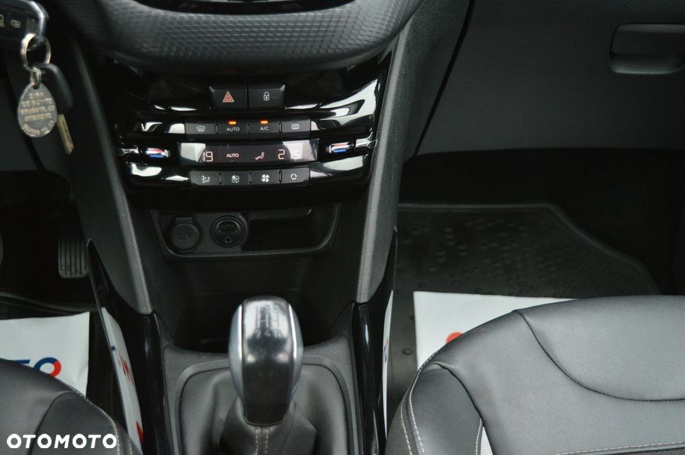 Peugeot 2008 1.2 Pure Tech Style EU6 - 25