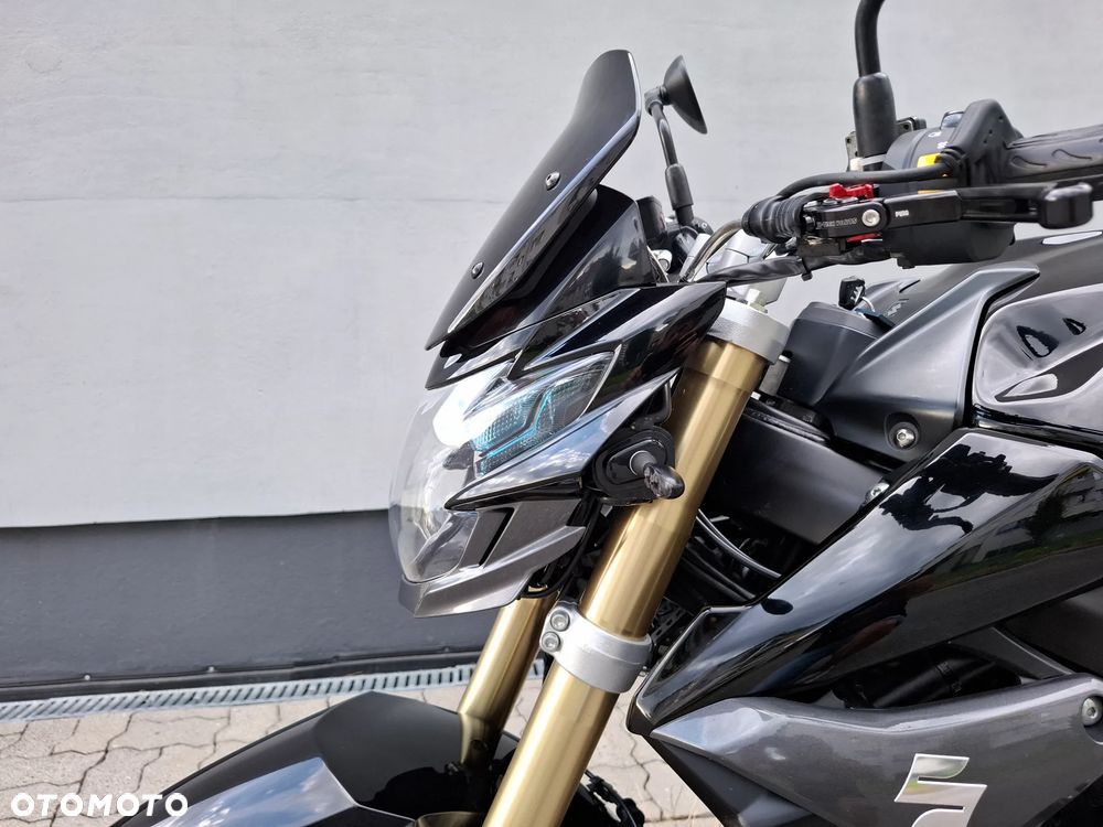Suzuki GSR - 29