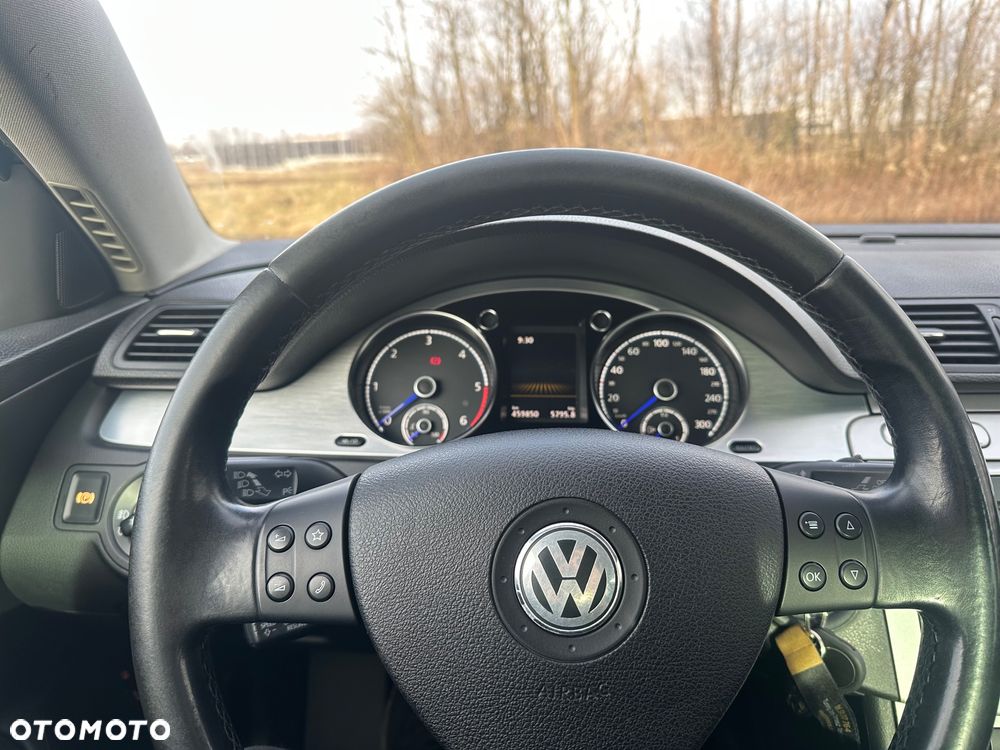 Volkswagen Passat 2.0 TDI Highline - 9