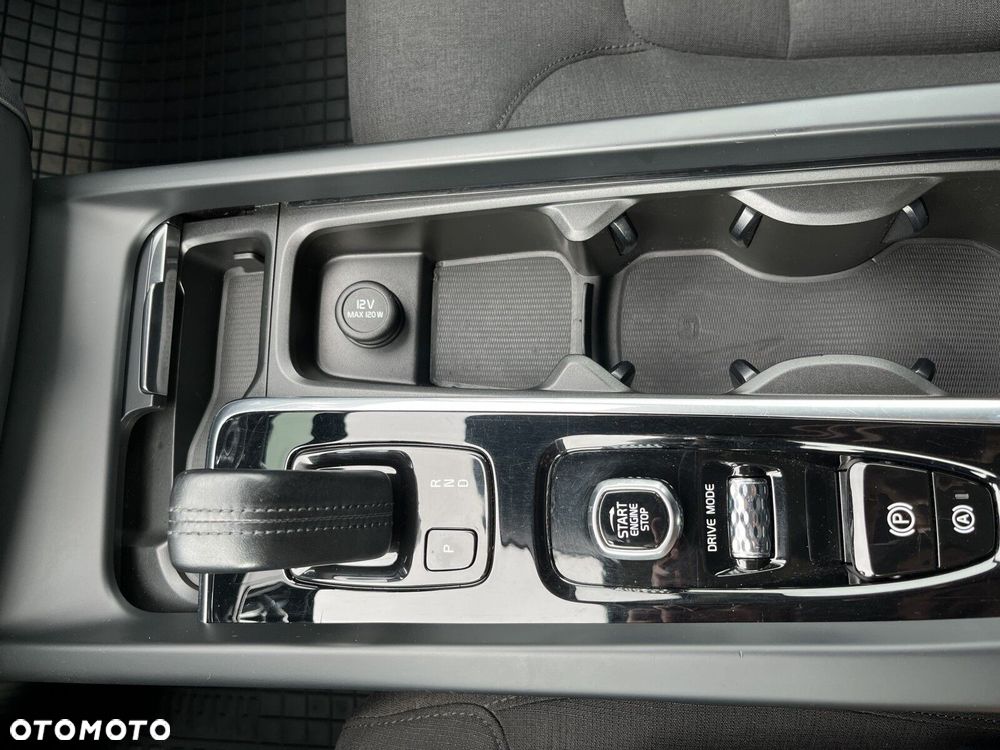 Volvo XC 60 B4 B Momentum - 28