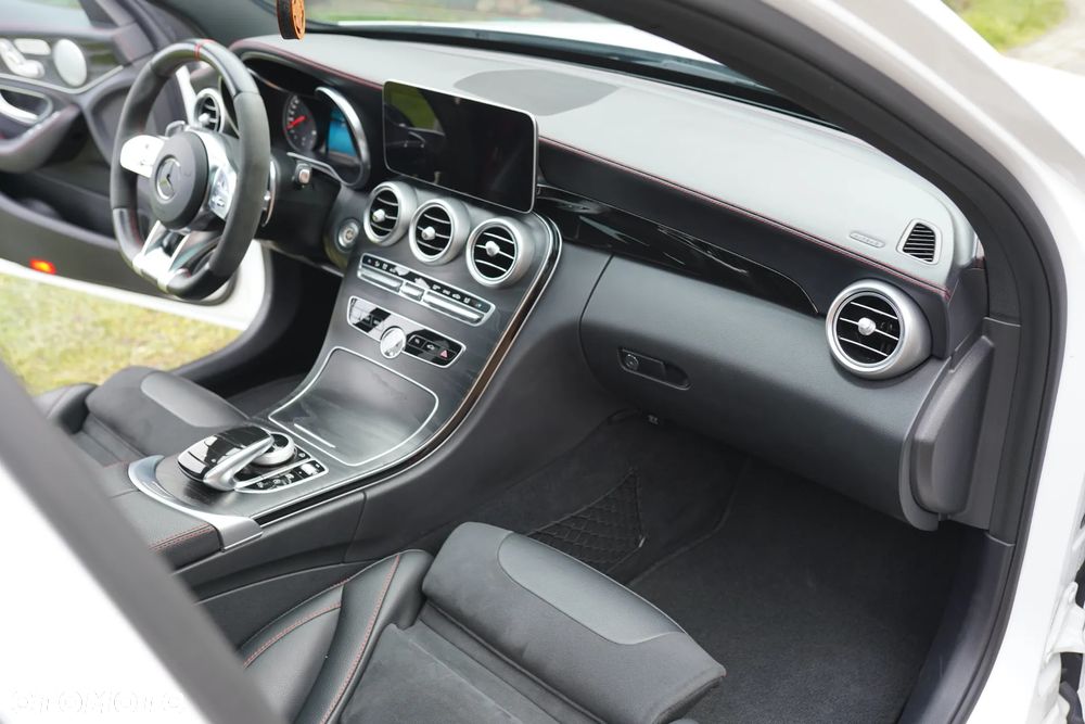 Mercedes-Benz Klasa C AMG 43 4Matic 9G-TRONIC - 31