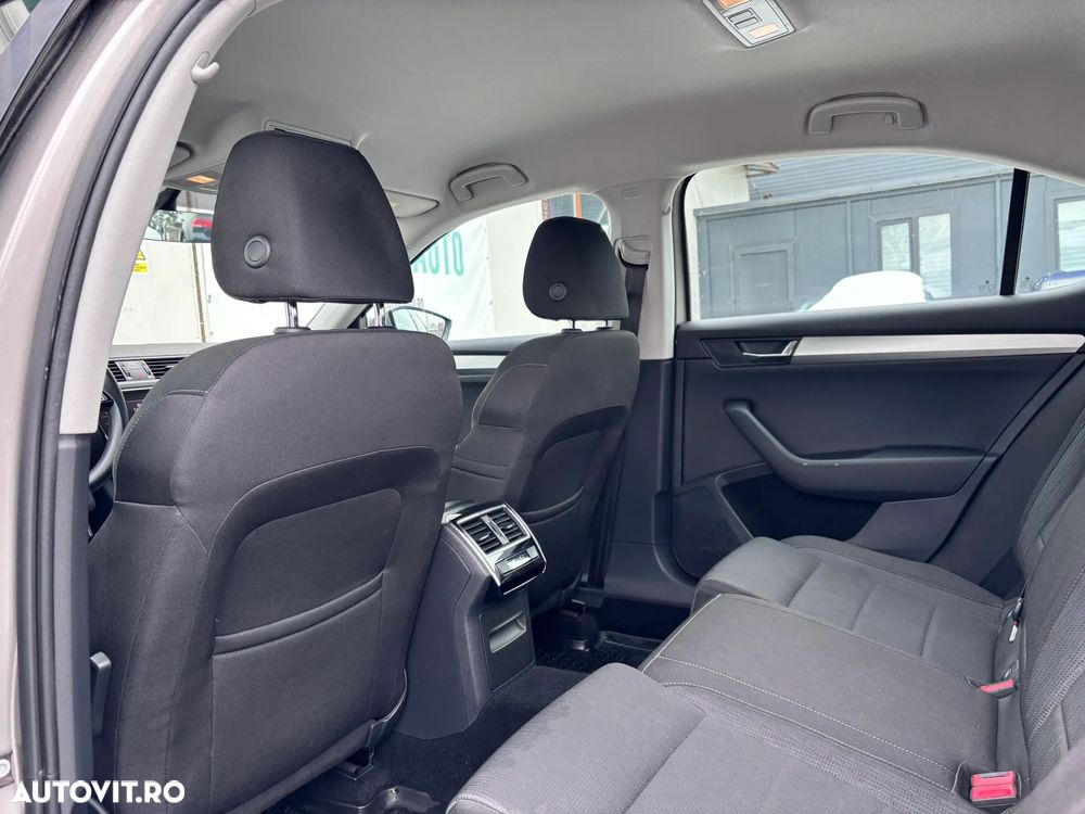 Skoda Superb 2.0 TDI DSG Ambition - 24