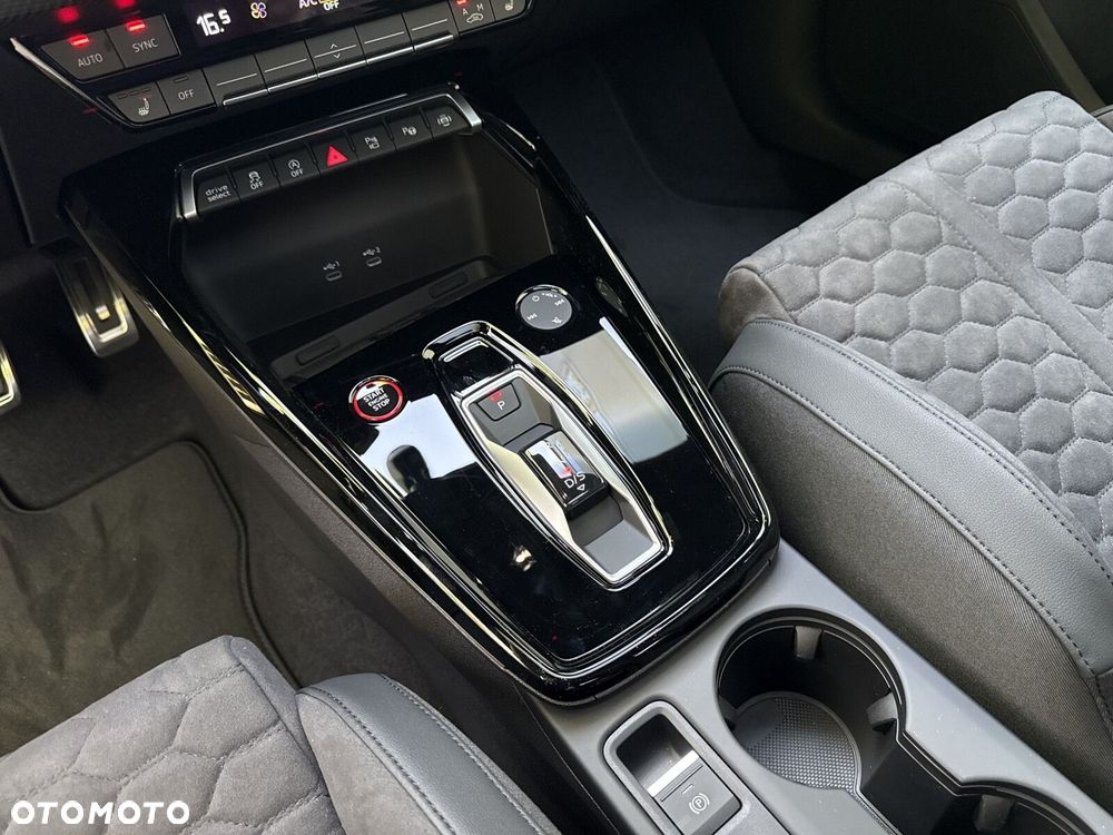 Audi RS3 Limousine - 16