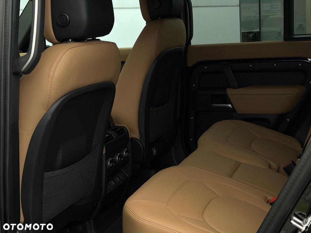Land Rover Defender - 20