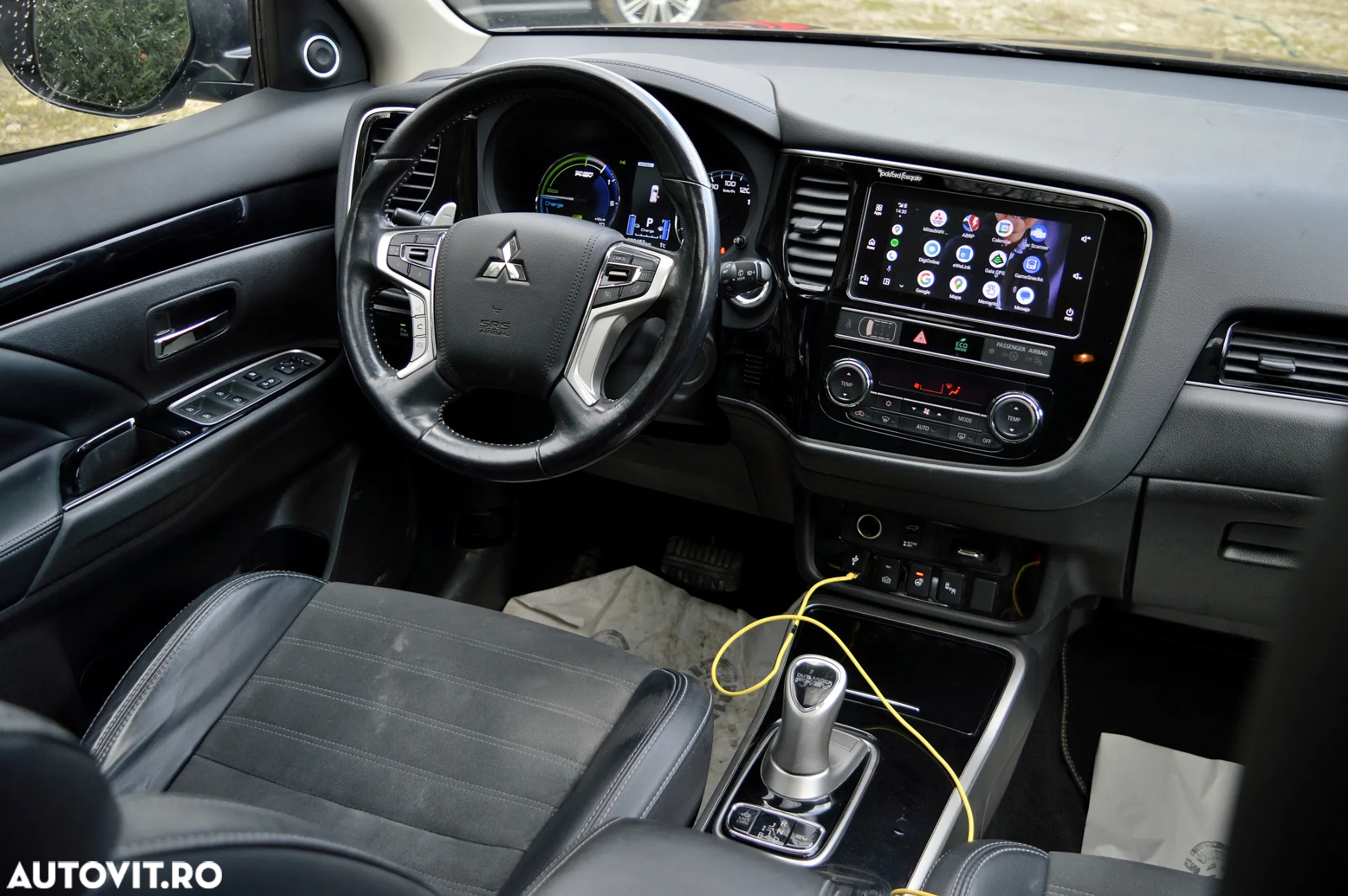 Mitsubishi Outlander 2.4 4WD Plug-In Hybrid - 2