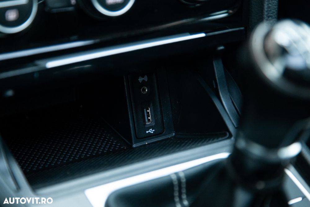 Volkswagen Golf - 22