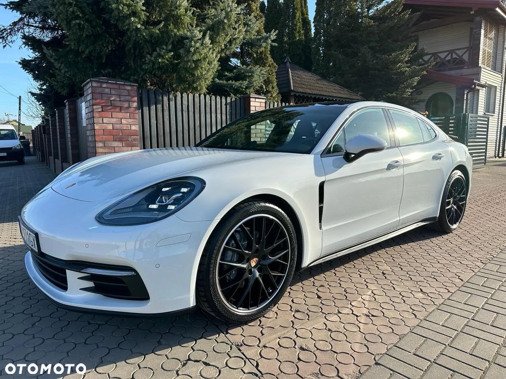 Porsche Panamera Standard - 1
