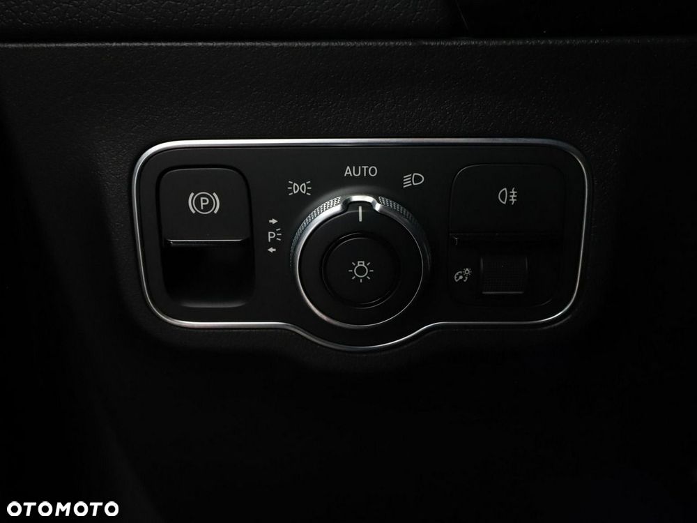 Mercedes-Benz Klasa B 180 7G-DCT Progressive - 37