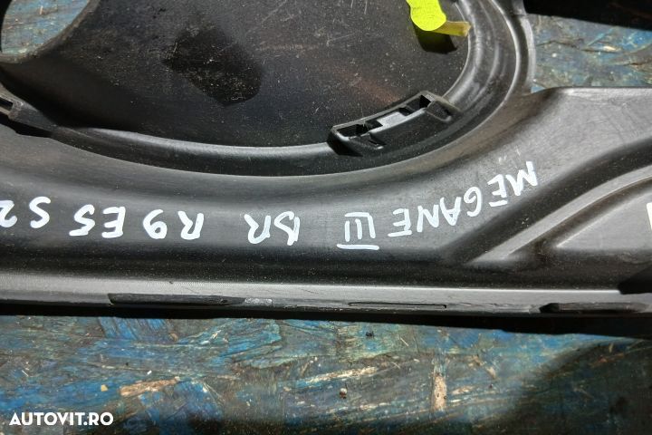 Grila proiector dreapta 261A26515R 261A21417R 253A62486R 253A66060R 2 - 4