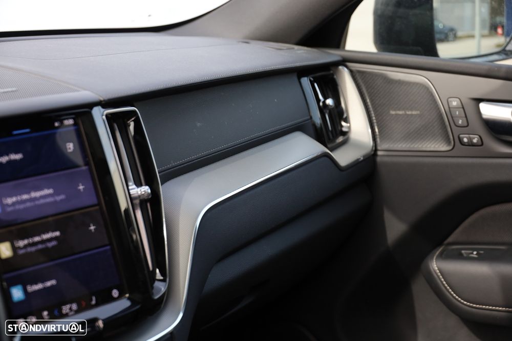 Volvo XC 60 2.0 T6 PHEV Ultra Dark - 28