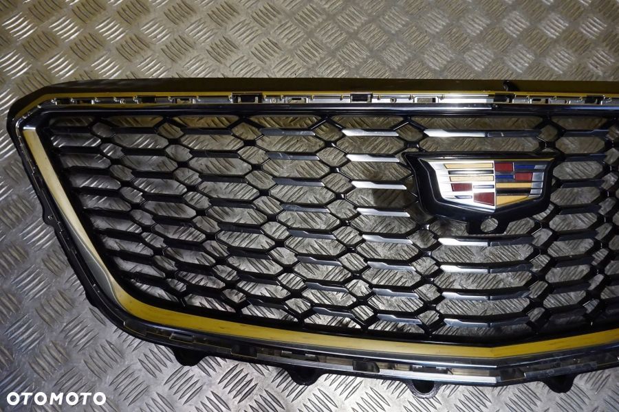 CADILLAC XT4 2019 2020 - Atrapa Przód Grill Chrom Pod Kamerę USA - 3