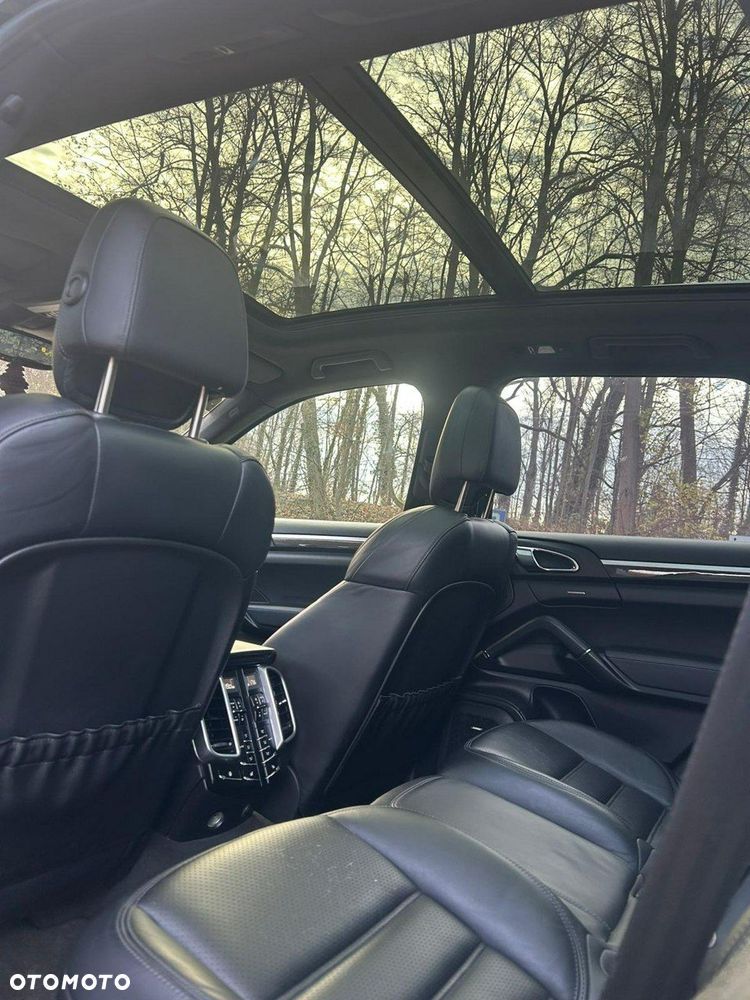 Porsche Cayenne - 26