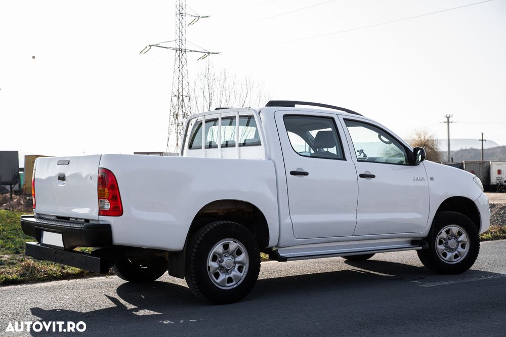 Toyota Hilux 4x4 Double Cab Life - 4