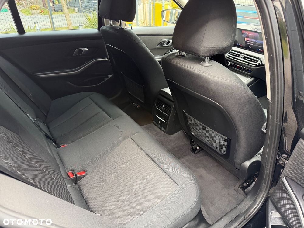 BMW Seria 3 316d MHEV Sport Line - 19