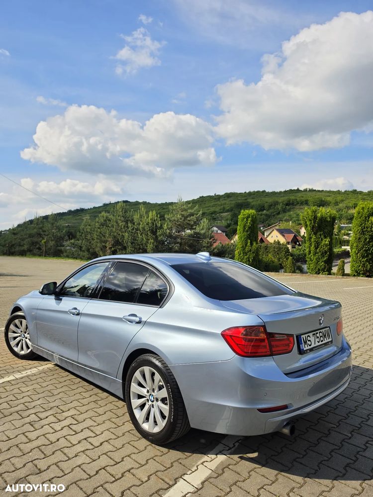 BMW Seria 3 320i - 7