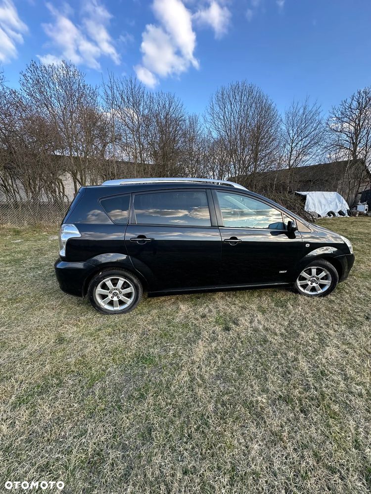 Toyota Corolla Verso 2.2 D-4D - 5