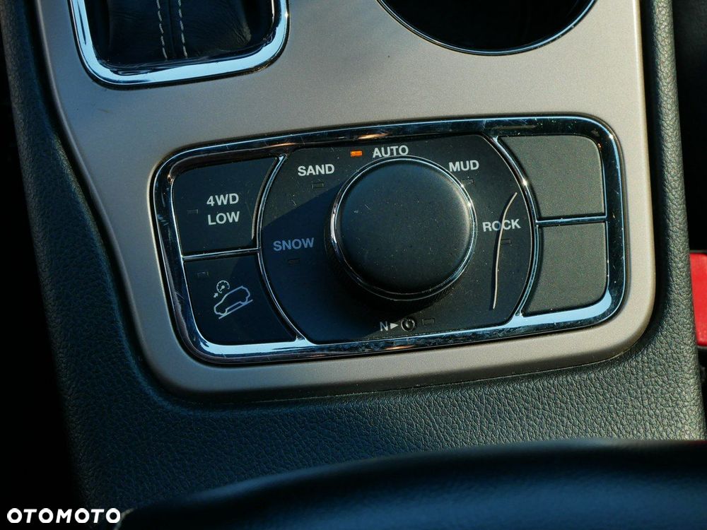 Jeep Grand Cherokee - 16