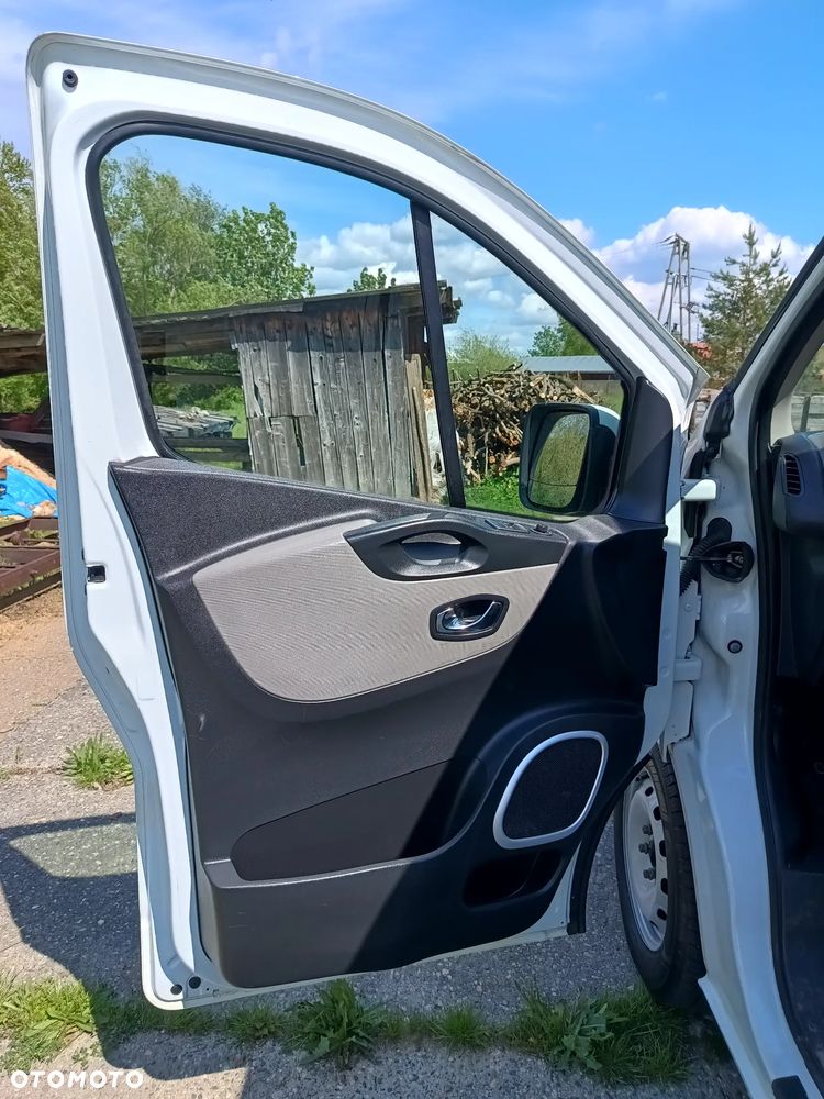 Renault Trafic L2H1 1.6 diesel 125kM 2018rok WEBASTO, CZUJNIKI PARKOWANIA, HAK, BAGAŻNIK DACHOWY, STAN BARDZO DOBRY! - 38