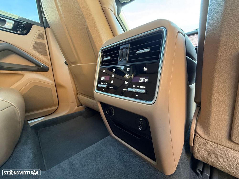 Porsche Cayenne Coupé E-Hybrid Platinum Edition - 39