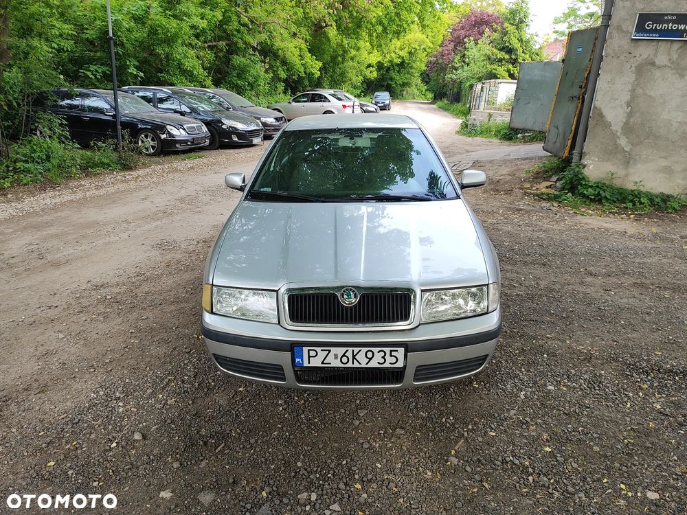 Skoda Octavia 1.6 Tour Classic - 1