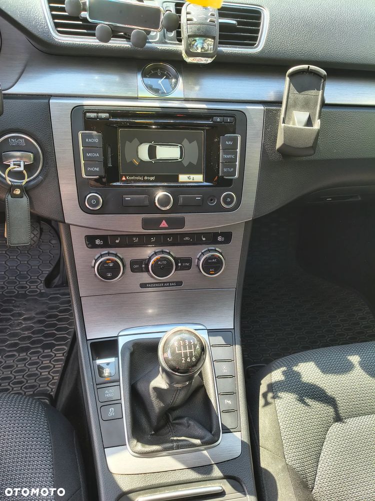 Volkswagen Passat 2.0 TDI Comfortline - 12