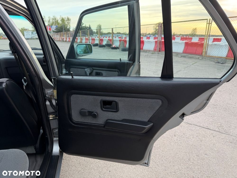 BMW Seria 3 325i - 25